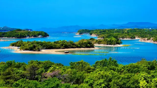 Живописный залив Аго в японской префектуре Миэ