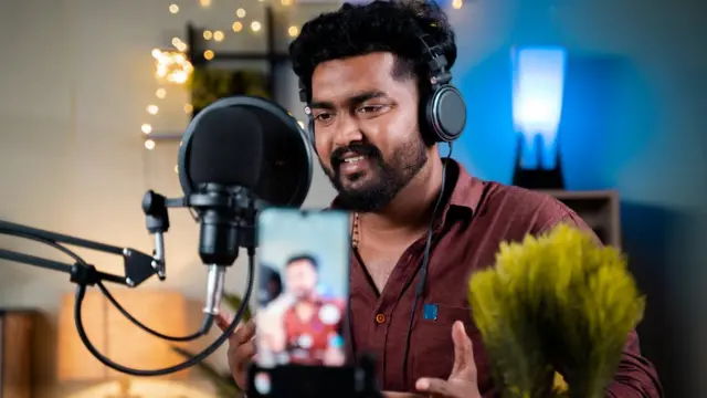 18 ते 25 वयोगटातल्या मुला-मुलींना नक्की काय हवं आहे? ही पिढी अस्वस्थ का आहे?