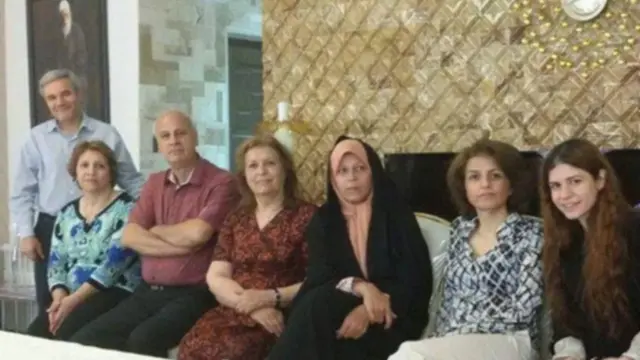 دیدار چند سال پیش خانم هاشمی با زندانیان آزاد شده بهایی که خبرساز شد