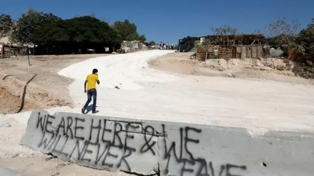 قرية خان الأحمر