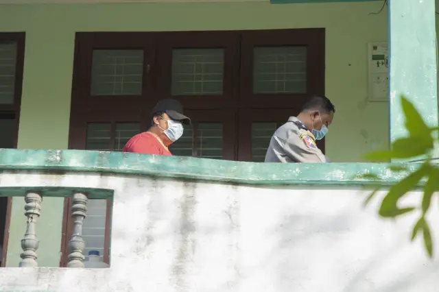 Sex Education အကြောင်း လူမှုကွန်ရက်မှာရေးသားရင်း သံဃာတော်တွေကို ပုတ်ခတ်ရေးသားခဲ့