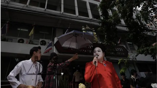 นายพริษฐ์ ชิวารักษ์ เปิดปราศรัยหน้า สน.ยานนาวา