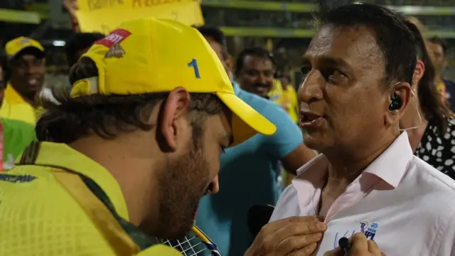 सुनील गावस्कर और महेंद्र सिंह धोनी