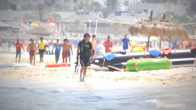 Seifeddine Rezgui sur la plage de Sousse