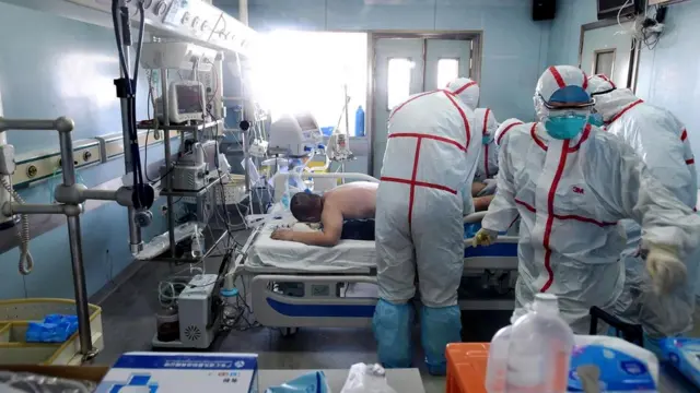 Крайне важно изолировать заразившихся - но как это сделать в современном густонаселенном мире?