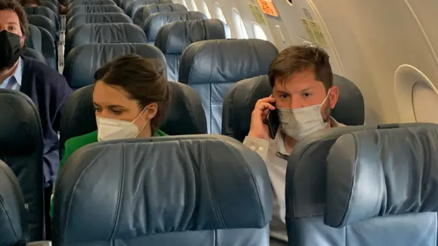 Karamanos acompaña a Boric en el avión