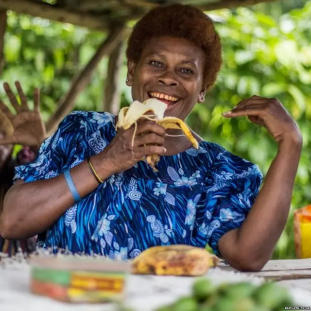 सुपारी विक्रेता विनफ्रेड हीला या विषयावर लोकांना शिक्षित करण्याची गरज असल्याचं वाटतं.