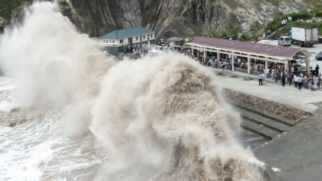 ప్రతికూల వాతావరణం