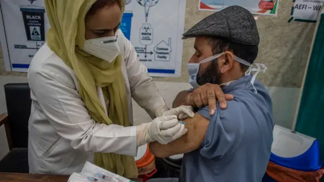 ভারত এখন টিকাকরণের গতি বাড়ানোতে জোর দিতে চাইছে