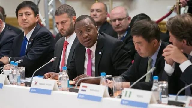 Kenyatta ayaa ku baaqay in la kordhiyo ciidammada AMISOM
