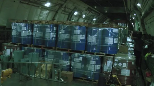 භාණ්ඩ හෝ ඉන්ධනවලින් තොර වූ විට ටොන් 175ක බරින් යුතු වේ.