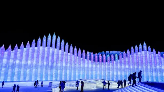 冰雕而成的铅笔墙