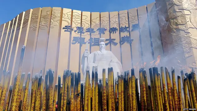 Monument to the first sovereign of China, the Yellow Emperor