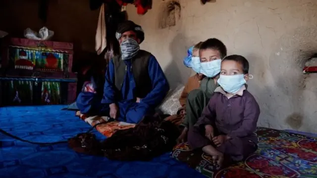 కుటుంబంలో మిగిలిన పిల్లలకు ఆహారం అందించడం కోసం ఈ పాపను అమ్ముకోవాల్సి వచ్చిందని పాప తండ్రి చెప్పారు