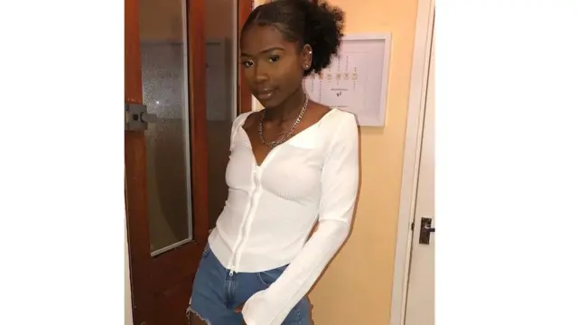 ကုန်လှောင်ရုံတရုံနဲ့ ကုန်စုံဆိုင်တဆိုင်မှာ အလုပ် ၂ ခုလုပ်တဲ့ ဂျိတ်ဘားနက်က အလုပ်ထဲမှာ ကိုရိုနာဗိုင်းရပ်စ်ကူးလာပြီး အိမ်မှာ တအိမ်လုံးကူးသွားမှာကို စိုးရိမ်နေ