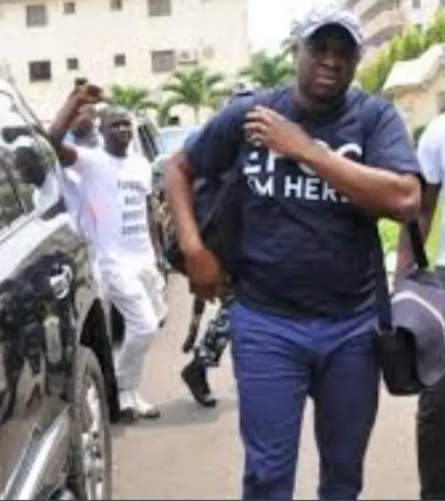 Ayodele Fayose morile ọọfisi ajọ EFCC pẹlu ẹru rẹ