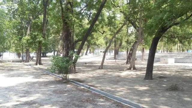 மசூதியை பாதுகாக்கும் இந்துக் குடும்பம்