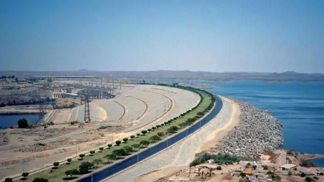 इस बांध की वजह से मंदिर के डूबने का ख़तरा पैदा हो गया था