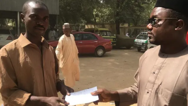 Saifullah dey give pesin flyer