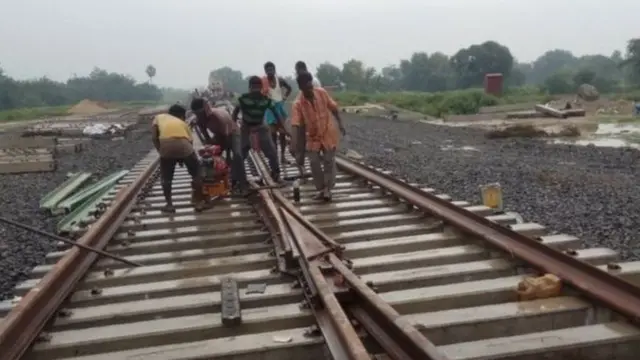 काठमाण्डूलाई भारतसँग जोड्ने प्रस्तावित रेलमार्गको लागत दुई अर्ब अमेरिकी डलरभन्दा भएको बताइएको छ