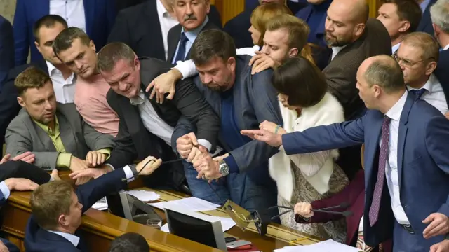 потасовка в раде 5 октября