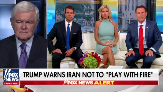 نوت گینگریچ (چپ) به فاکس نیوز گفت که از نظر او تحریمها در حال خرد کردن حکومت ایران هستند