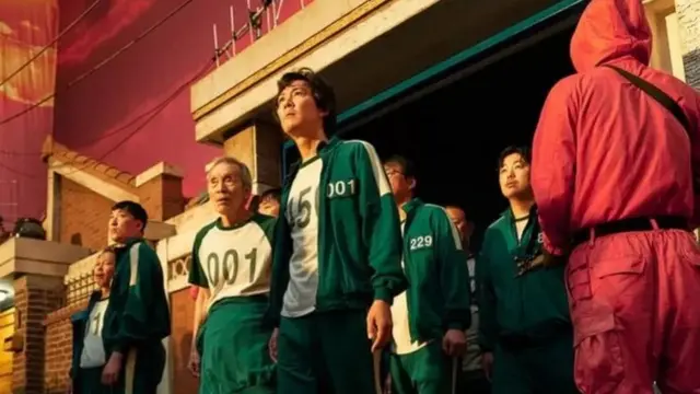 오징어 게임은 456명의 참가자가 456억원의 상금이 걸린 서바이벌 게임에서 최후의 승자가 되기 위해 목숨을 걸고 도전하는 이야기다