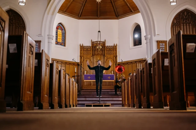 Максим Покровский на съемках клипа песни "Украина. Год войны"