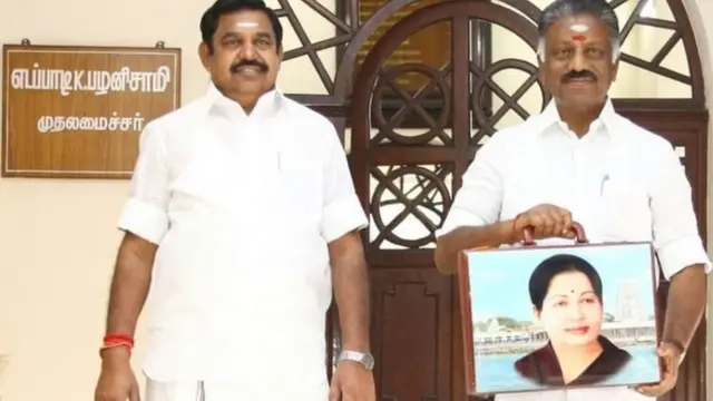 தமிழக முதல்வர் எடப்பாடி பழனிச்சாமி மற்றும் துணை முதல்வர் ஓ.பன்னீர் செல்வம்