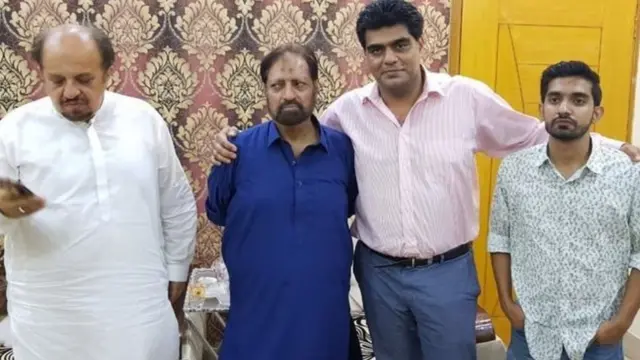 عمران علی شاہ (دائیں سے دوسرے)