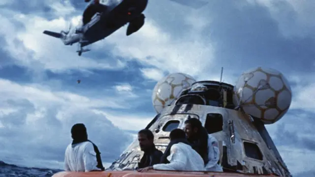 بعد نجاة طاقم بعثة أبولو 13 من كارثة محققة، انطفأت حماسة الشعب لبرنامج أبولو الفضائي