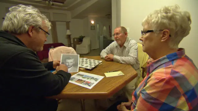 Дара Макинтайр с Джимом, бывшим одноклассником Эрла Роджера Карри, и его женой Хелен