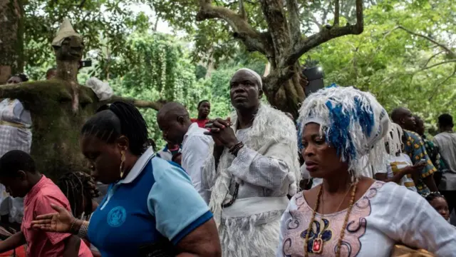 Les adhérents du bosquet d'Osun-Osogbo