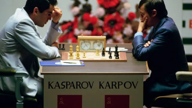 Gary Kasparov y Anatoly Karpov en una de las muchas finales en las que se enfrentaron