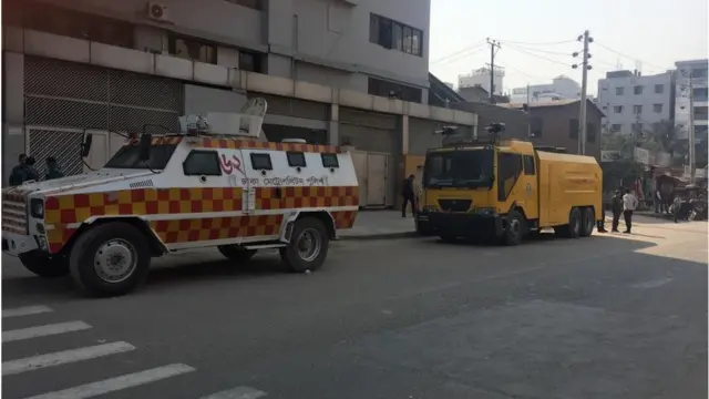 শ্রমিক বিক্ষোভের কারণে মিরপুরে জলকামান ও রায়টকার মোতায়েন করে পুলিশ