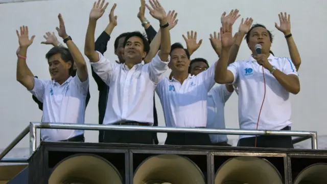 นายอภิสิทธิ์ เวชชาชีวะ