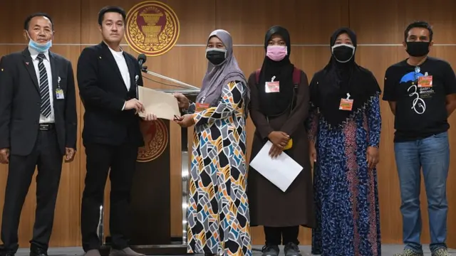 ยื่นหนังสือ