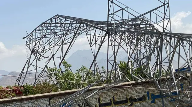 سخنگوی وزارت داخله می‌گوید که تخریب پایه‌های برق نیز طالبان انجام شده است