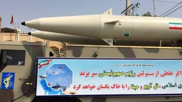 موشک ایرانی در مراسم رژه