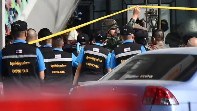 เจ้าหน้าที่พิสูจน์หลักฐานเข้าพื้นที่เกิดเหตุ