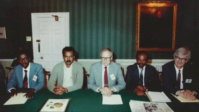 Herman Koheen (jidduu) wayita mootummaa Ce'umsaa Itoophiyaa, hooggantoota waraanaa waliin