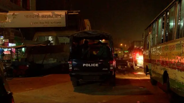 রাতে নিরাপত্তা বলতে পুলিশের টহল গাড়ি