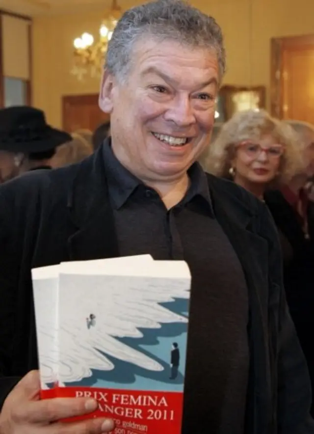 Francisco Goldman en una entrega de premios por su obra