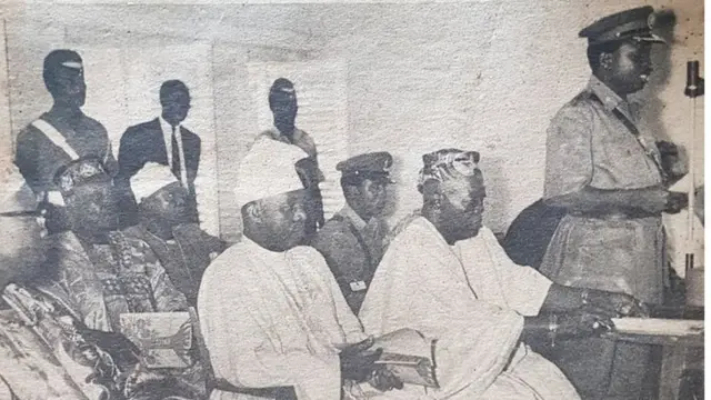 Ọba Adesoji Tadenikawo Aderemi pẹlu Ọgagun Adeyinka Adebayo