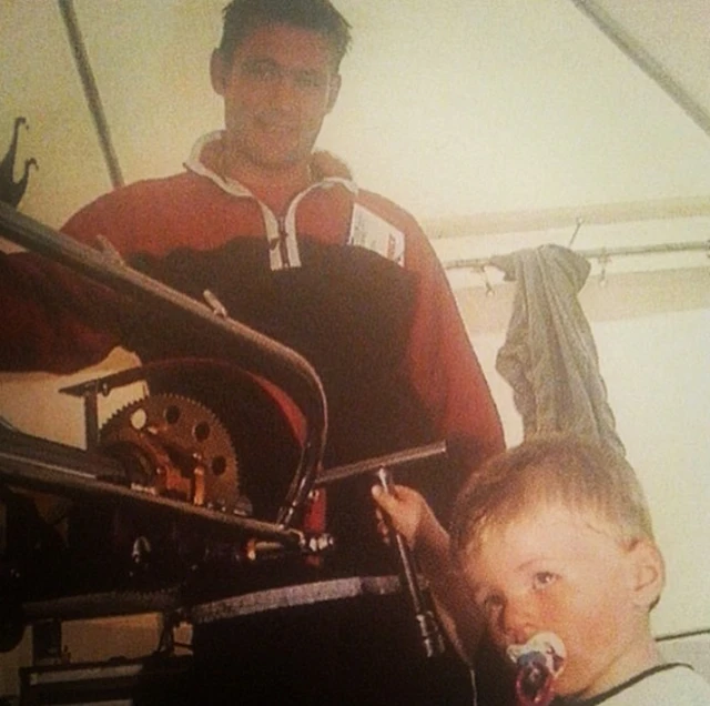 فرشتاپن این عکس را در اینستاگرام منتشر کرد و نوشت: "همیشه می‌خواستم مکانیک شوم!