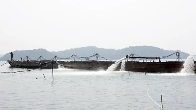 El SS Sagaing antes de su reflotación