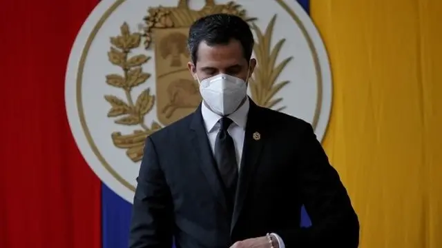 O político venezuelano Juan Guaidó, um homem jovem latino-americanocódigo de ativação betpix365terno