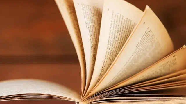 كتاب تقلب صفحاته