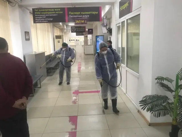 Өлкөдөгү Калкты тейлөө борборлорунда күн сайын дезинфекциялык жана тазалоочу профилактикалык чаралар жүрүүдө