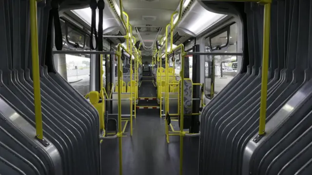 Interiorapostas copa hojeum ônibus